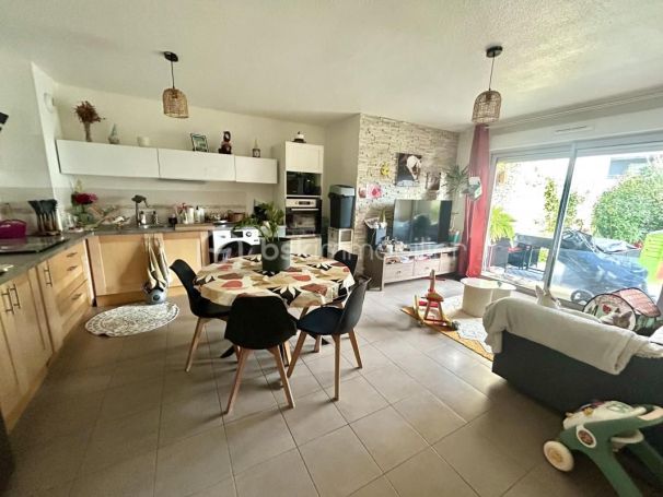 A louer APPARTEMENT T3 59 M2 TERRASSE NIMES