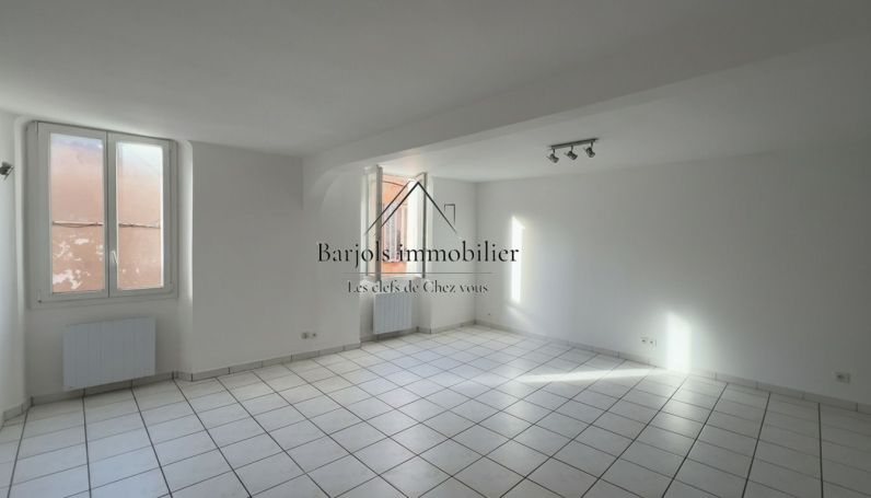 A louer APPARTEMENT T4 90 M2 VARAGES