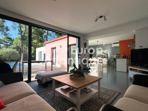 A louer MAISON 5 PIECES 140 M2 BORD DE MER LA PALMYRE commerces