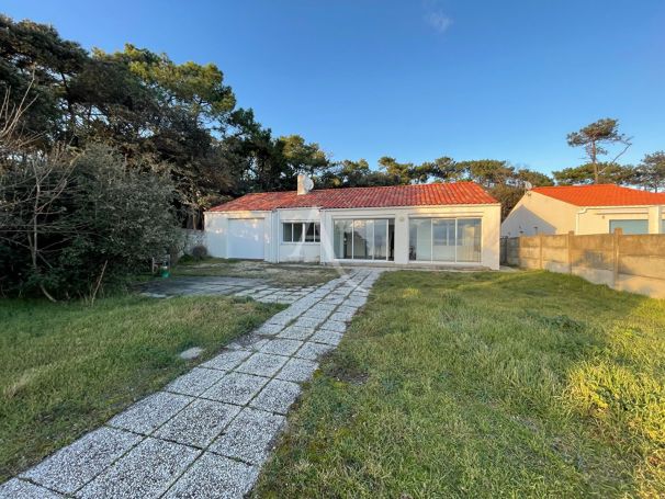 A vendre MAISON 4 PIECES 86 M2 PIEDS DANS L'EAU JARD SUR MER
