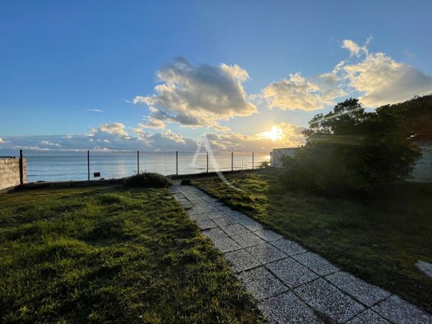 A vendre MAISON 4 PIECES 86 M2 PIEDS DANS L'EAU JARD SUR MER