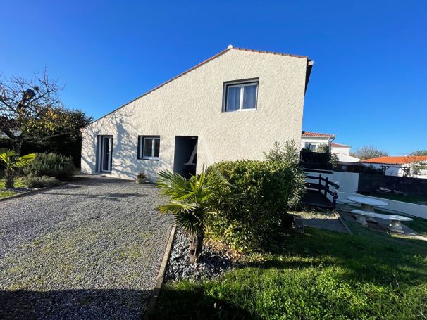 A vendre MAISON 7 PIECES 188 M2 BORD DE MER JARD SUR MER