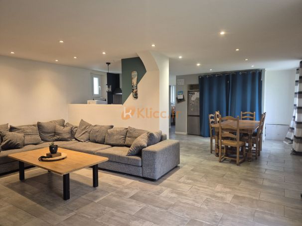 A louer LONGèRE 4 PIECES 138 M2 LA REMUEE