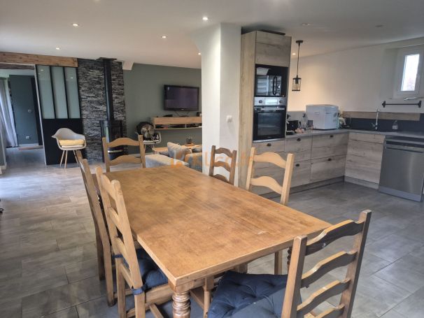 A louer LONGèRE 4 PIECES 138 M2 LA REMUEE