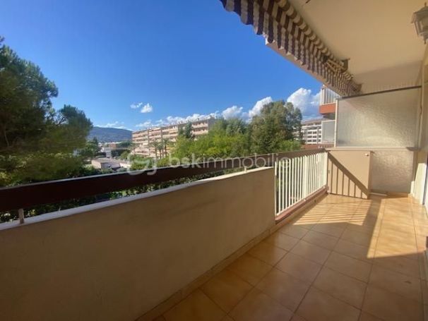 A louer APPARTEMENT T3 58 M2 TERRASSE BORD DE MER CANNES
