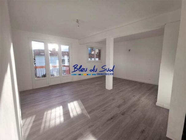 A louer APPARTEMENT T3 69 M2 PRADES