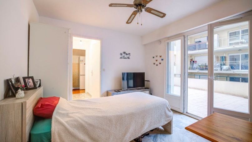 A louer STUDIO 23 M2 TERRASSE BORD DE MER NICE