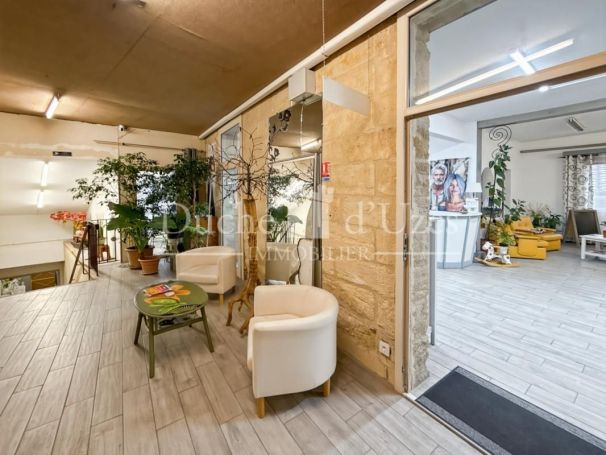 A louer APPARTEMENT T4 140 M2 TERRASSE UZES
