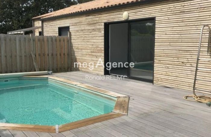 A louer MAISON CONTEMPORAINE BORD DE MER TALMONT SAINT HILAIRE