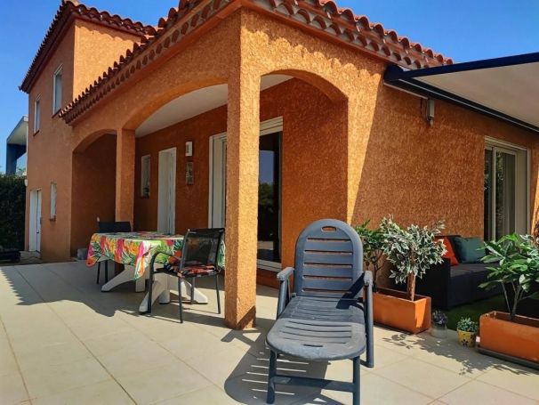 MAISON 7 PIECES 130 M2 BORD DE MER SAINT HIPPOLYTE