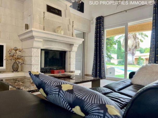 MAISON 7 PIECES 297 M2 BORD DE MER SAINT CYPRIEN