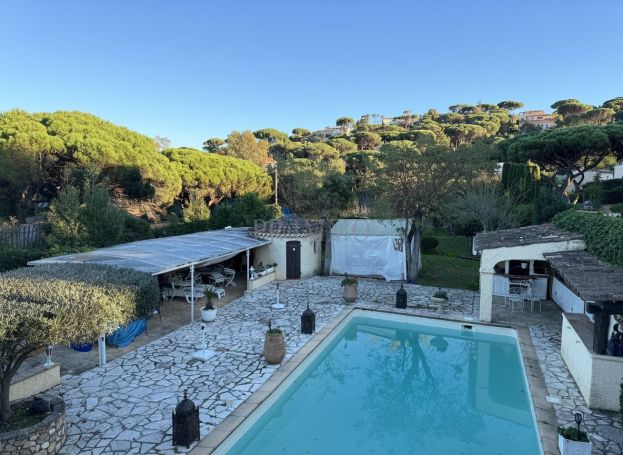 A louer MAISON 6 PIECES 176 M2 BORD DE MER SAINTE MAXIME