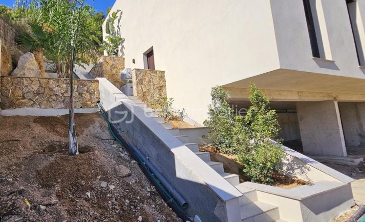 A louer APPARTEMENT DE PRESTIGE NEUF T3 67 M2 TERRASSE BORD DE MER PIETROSELLA