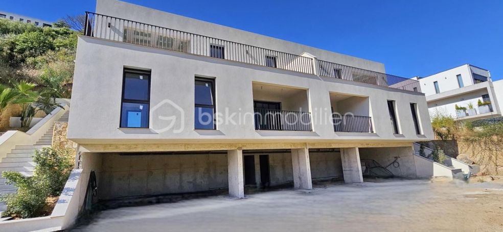 A louer APPARTEMENT DE PRESTIGE NEUF T3 67 M2 TERRASSE BORD DE MER PIETROSELLA