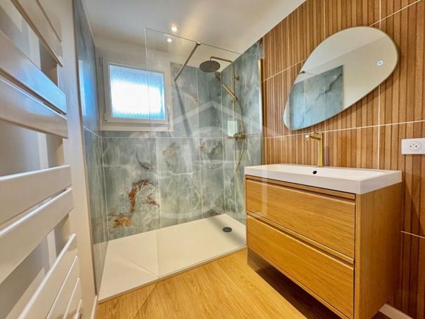 A louer APPARTEMENT NEUF T2 48 M2 TERRASSE BORD DE MER CANNES