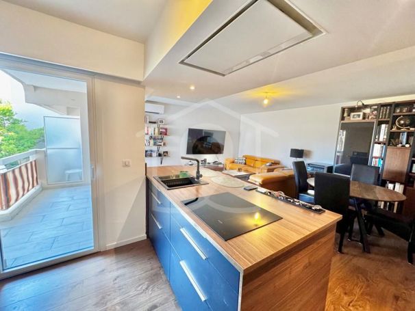 A louer APPARTEMENT T3 72 M2 TERRASSE BORD DE MER VALLAURIS