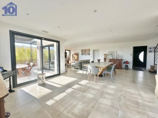 A louer MAISON CONTEMPORAINE BORD DE MER VALRAS PLAGE