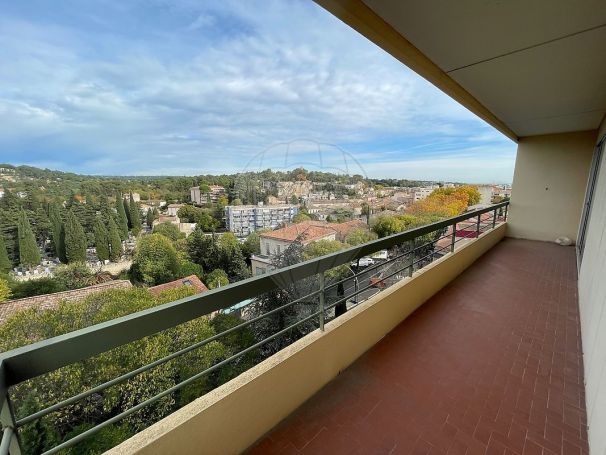 A louer APPARTEMENT T3 87 M2 TERRASSE NIMES