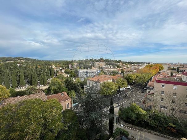 A louer APPARTEMENT T3 87 M2 TERRASSE NIMES