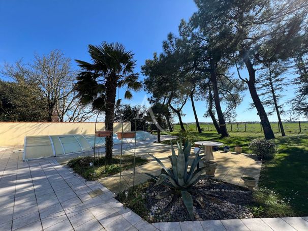 A vendre MAISON 5 PIECES 124 M2 BORD DE MER LONGEVILLE SUR MER