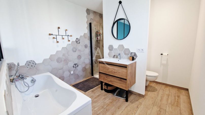 A vendre MAISON 6 PIECES 108 M2 BORD DE MER TALMONT SAINT HILAIRE