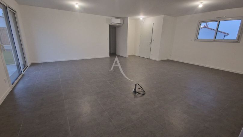 A vendre MAISON 4 PIECES 100 M2 BORD DE MER TALMONT SAINT HILAIRE