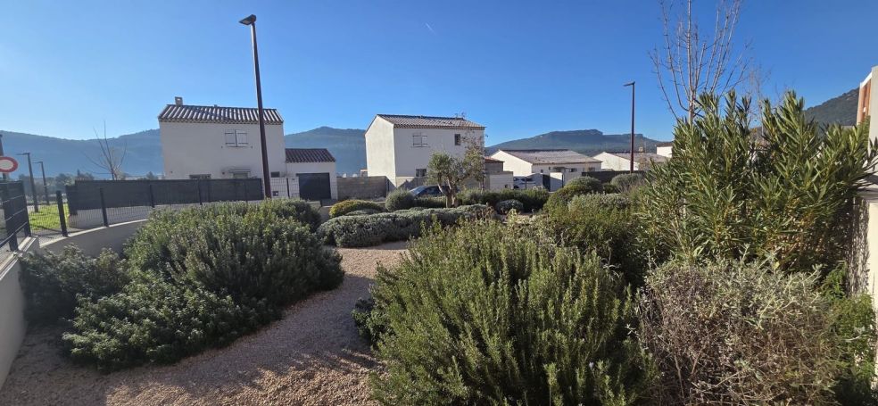 A louer APPARTEMENT DE PRESTIGE T4 79 M2 TERRASSE CUGES LES PINS