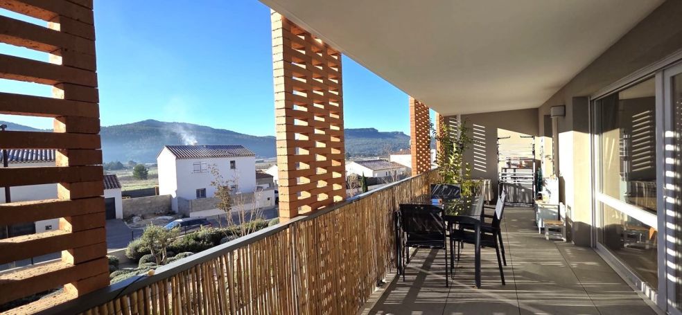 A louer APPARTEMENT DE PRESTIGE T4 79 M2 TERRASSE CUGES LES PINS