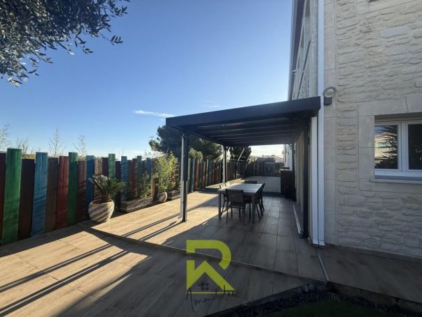 A louer MAISON CONTEMPORAINE BORD DE MER POUSSAN