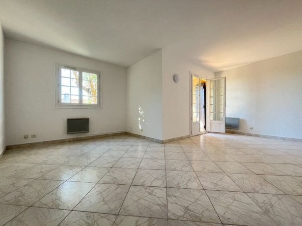 A louer MAISON CONTEMPORAINE BORD DE MER NICE