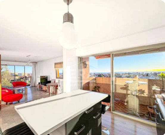 A louer APPARTEMENT T5 100 M2 TERRASSE VUE MER CAGNES SUR MER