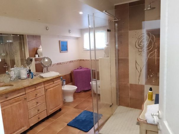 A vendre MAISON 6 PIECES 200 M2 BORD DE MER TOULON